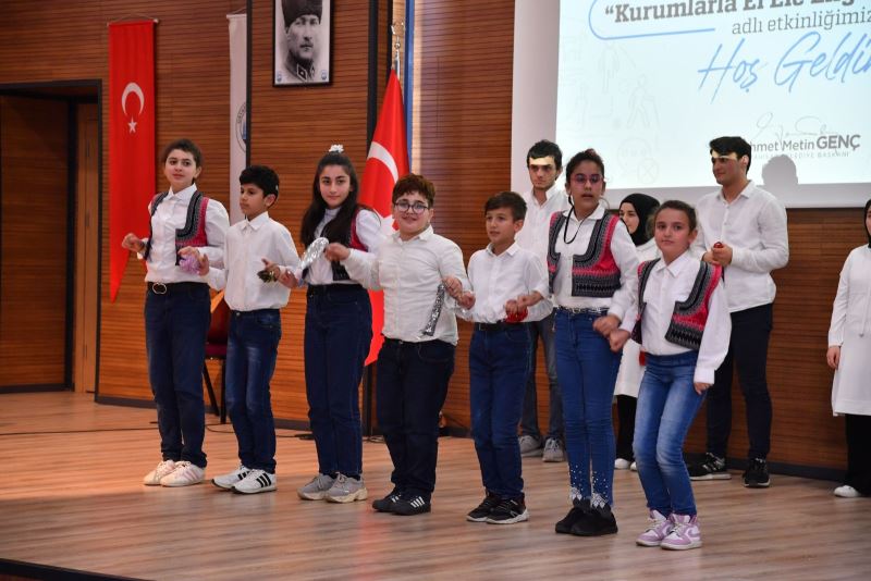 Özel gereksinimli bireylerin gösterileri büyük alkış aldı