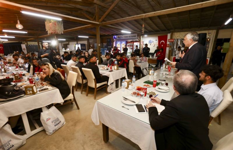 Başkan Zeydan Karalar Yumurtalık’ta Yüksek Okul Öğrencileriyle Buluştu, Sorunlarını Dinledi