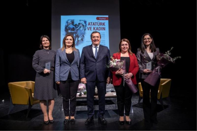 ‘Atatürk ve Kadın’ Söyleşisine Kadınlardan Büyük Alkış