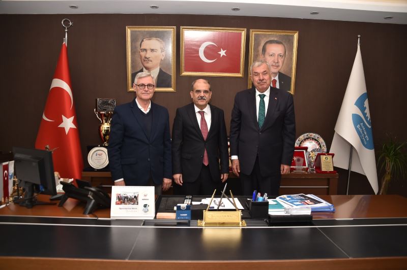 MKÜ REKTÖRÜ PROF. DR. HASAN KAYA’DAN BAŞKAN YILMAZ’A VEDA ZİYARETİ