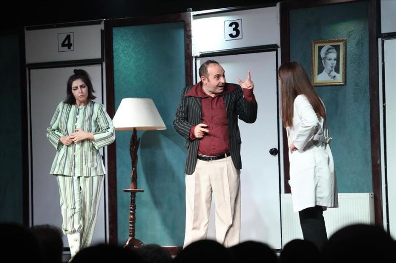 İnegöllüler “Deliler Evi” İle Kahkahaya Boğuldu