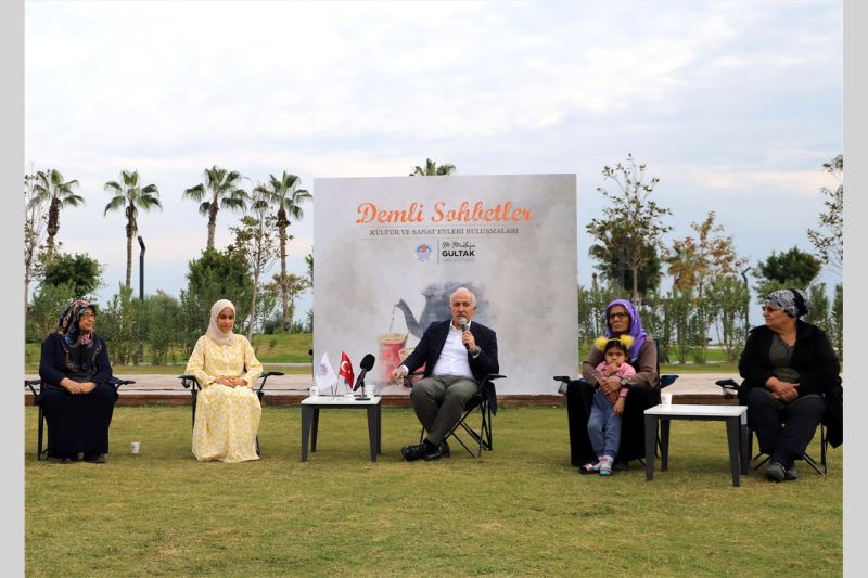 AKDENİZ’DE DEMLİ SOHBETLER