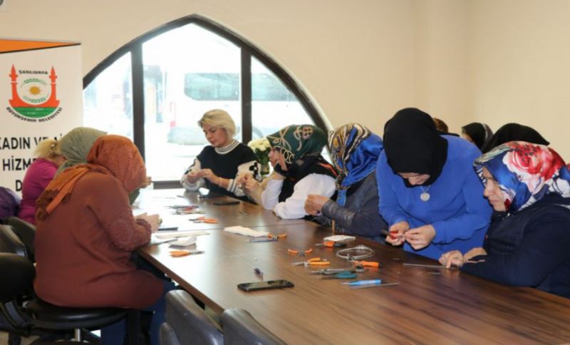 Büyükşehirle Kadınlar Takı Tasarımlarını Üretiyor