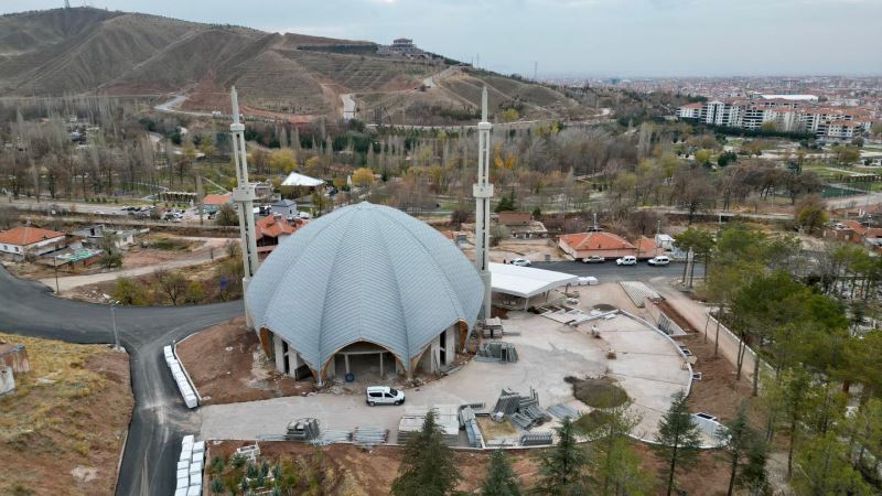 BEDİR MUHTAR CAMİ VE KÜLLİYESİNİN YOLLARI YENİLENDİ