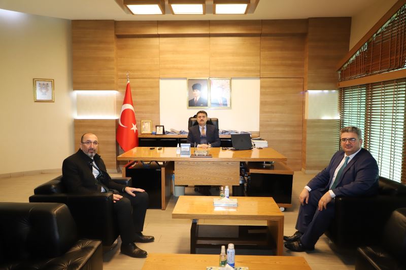 Milli Eğitim Bakanlığı Baş Müfettişi Abdulkadir İlhan, Kaymakam / Belediye Başkan V. Mehmet Tunç’u Ziyaret Etti.