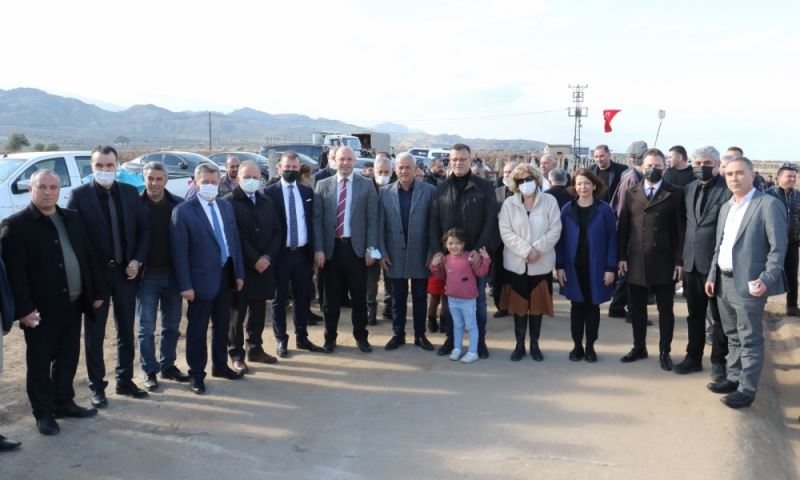 Alaşehir’de 2 Bin 500 Cennet Hurması Toprakla Buluştu