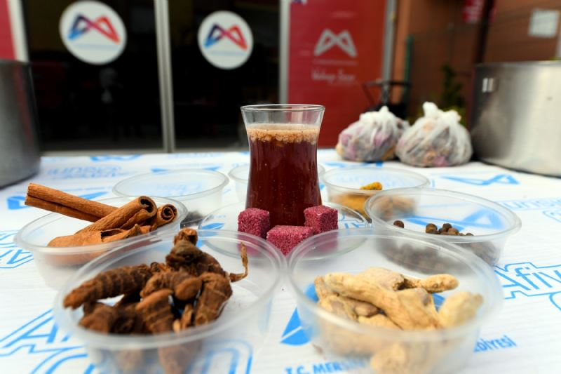 Mersin Büyükşehir’den Yeni Bir Hizmet: Kış Günlerinde Kaynar İkramı