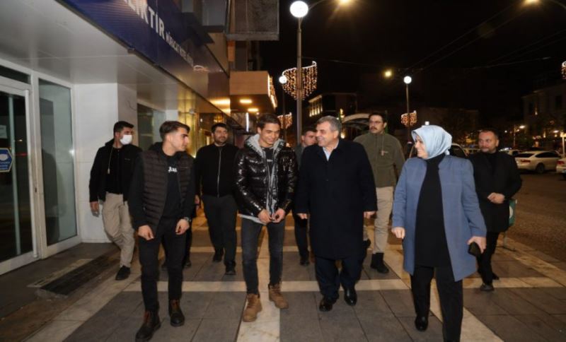 Ayşe Sula Köseoğlu, Esnaf Kahvesinde Vatandaşların Taleplerini Dinledi