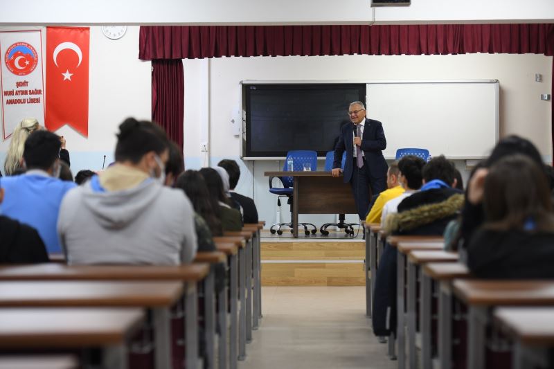 Başkan Büyükkılıç’tan Lise Öğrencilerine Büyük Jest