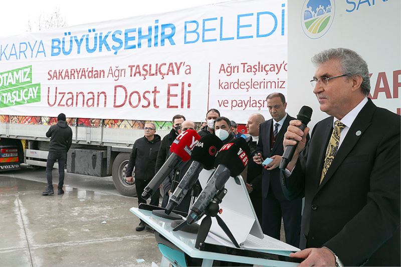 Büyükşehir ‘Kardeşlik Sınır Tanımaz’ dedi: Ağrı’ya yardım tırı gönderdi