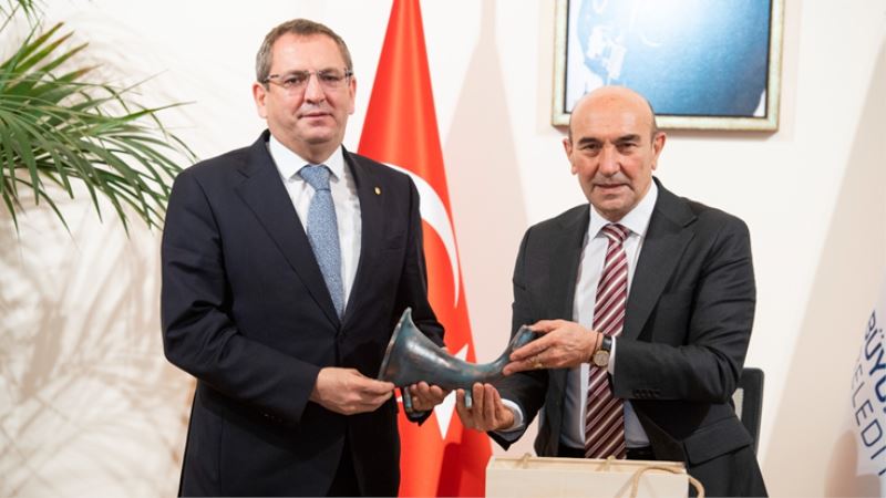 Başkan Soyer Ayvalık Belediye Başkanı Ergin’i ağırladı