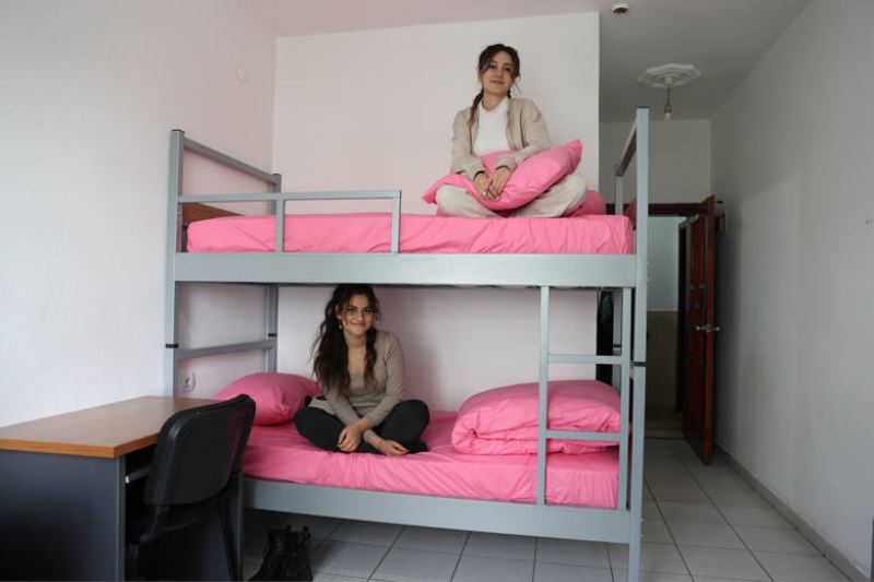 Üniversite öğrencileri sıcak yuvalarına kavuştu