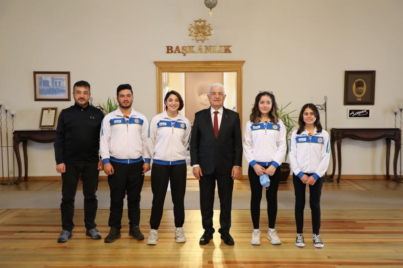 Milli Takım’a Seçilen Okçulardan Başkan Gürün’e Teşekkür