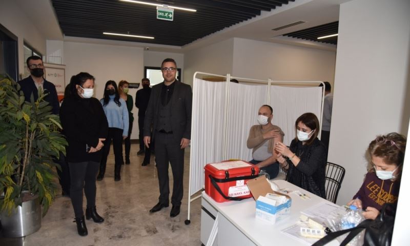 Büyükşehir’de Covid-19 Aşı Standı Kuruldu