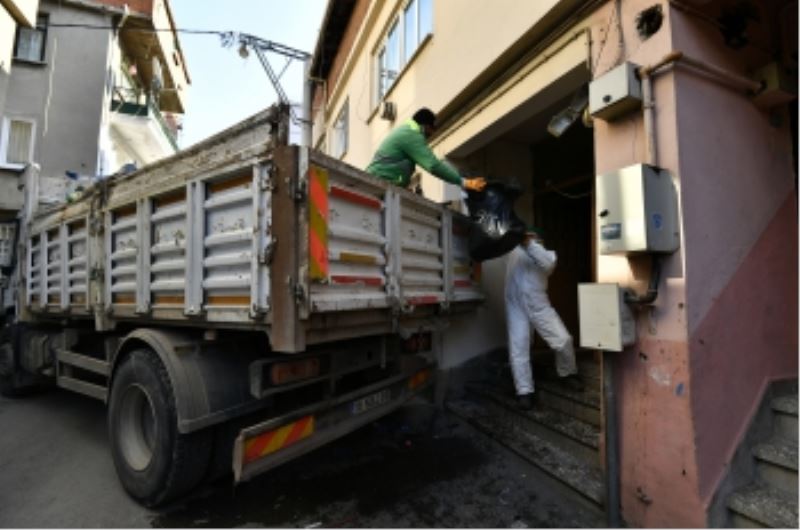 Evden 3 Kamyon Çöp Çıktı