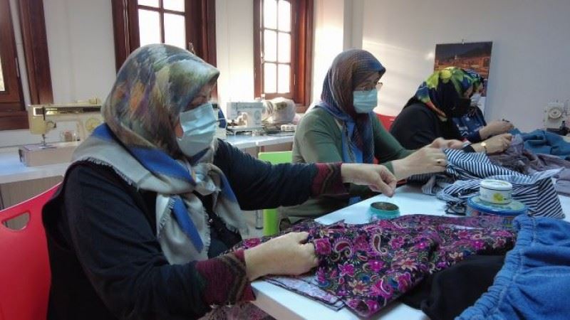 TOKATLI KADINLAR HEM ÖĞRENİYOR, HEM DE AİLE BÜTÇESİNE KATKIDA BULUNUYOR