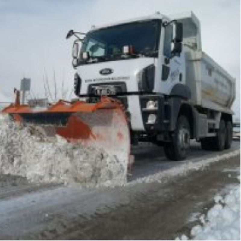 Bir metreyi bulan karlı yolları aşıp şifa dağıttılar