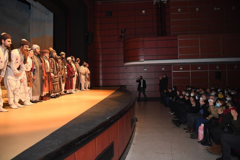 Başkan Büyükkılıç, Devlet Tiyatrosunda ‘Hacı Bektaş’ Tiyatro Oyununu İzledi