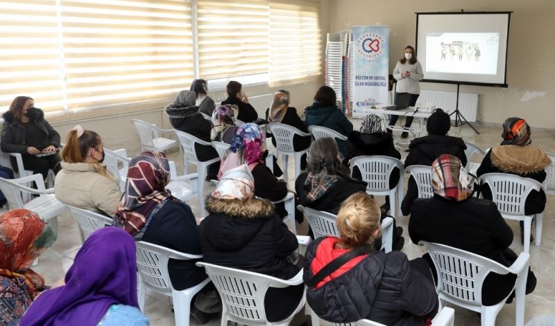 ÇERKEZKÖY İLÇESİNDE KADIN SAĞLIĞI VE AİLE PLANLAMASI SÖYLEŞİSİ DÜZENLEDİ