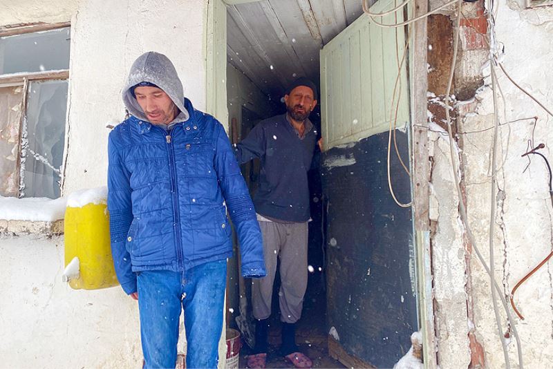 Büyükşehir’den acil müdahale: Karda mahsur kalan hastaya ulaşıldı
