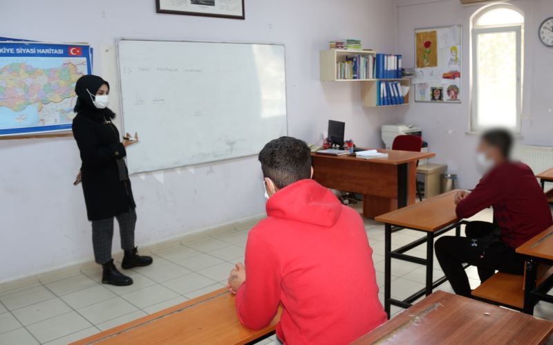 OYA BAHADIR’DA ÇOCUKLAR, MADDE BAĞIMLILIĞIYLA MÜCADELE EDERKEN MESLEK SAHİBİ DE OLUYOR