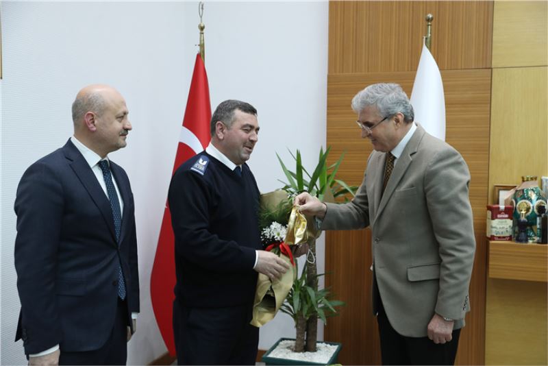Büyükşehir’in şoförleri gönülleri fethetti: “Önce vicdan penceresinden bakıyoruz”