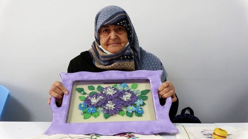 CEVRİYE NİNE GENÇLERE AZMİ İLE ÖRNEK OLUYOR