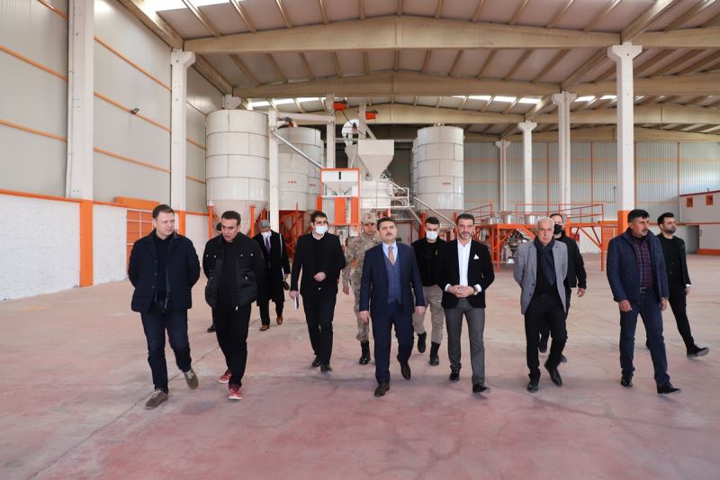 Kaymakam / Belediye Başkan V. Mehmet Tunç, İsmail Ebul-İz El Cezeri Organize Sanayi Bölgesini Ziyaret Etti.