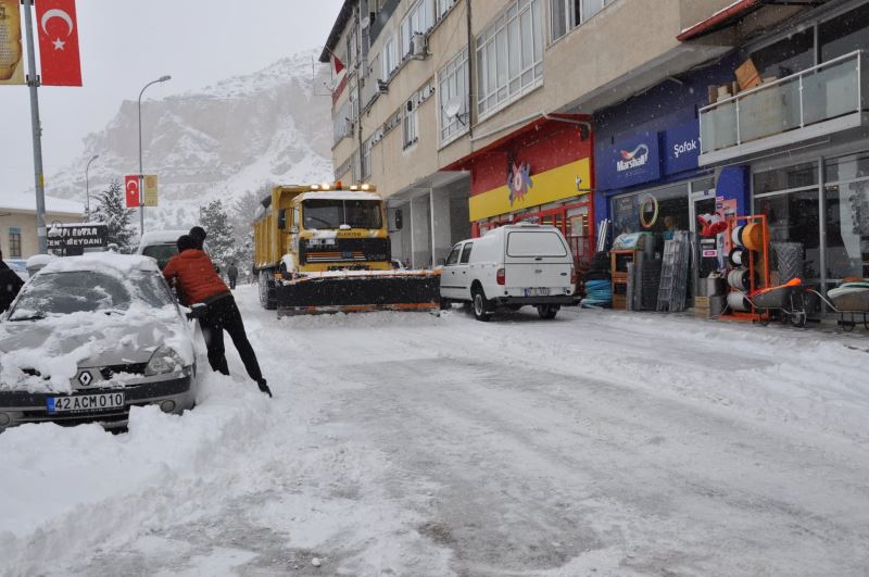 Kar kürüme çalışmaları aralıksız devam ediyor.