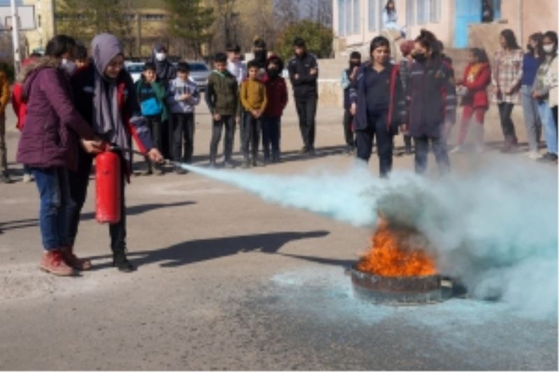 Kadın İtfaiyecilerden öğrencilere eğitim