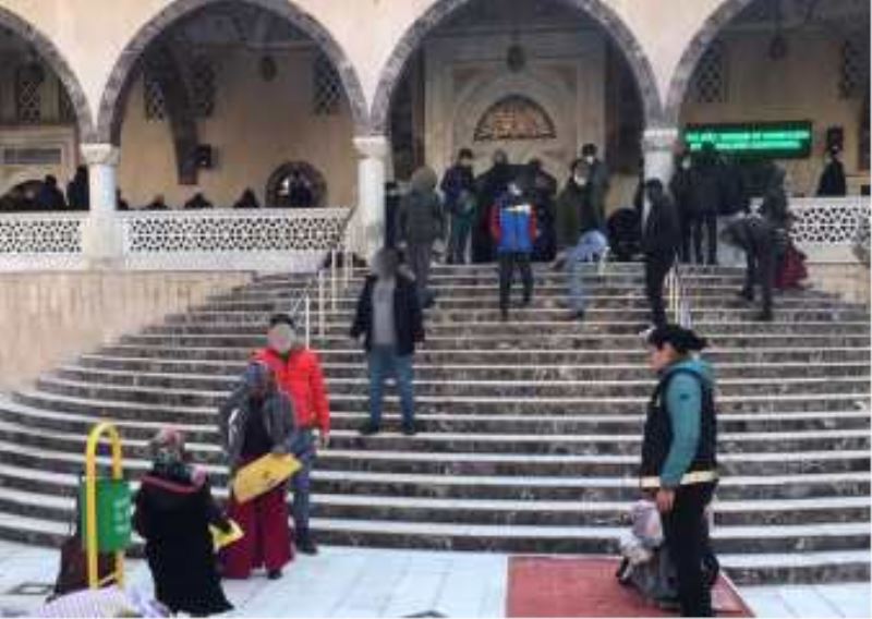 125 YABANCI UYRUKLU DİLENCİYE PARA CEZASI
