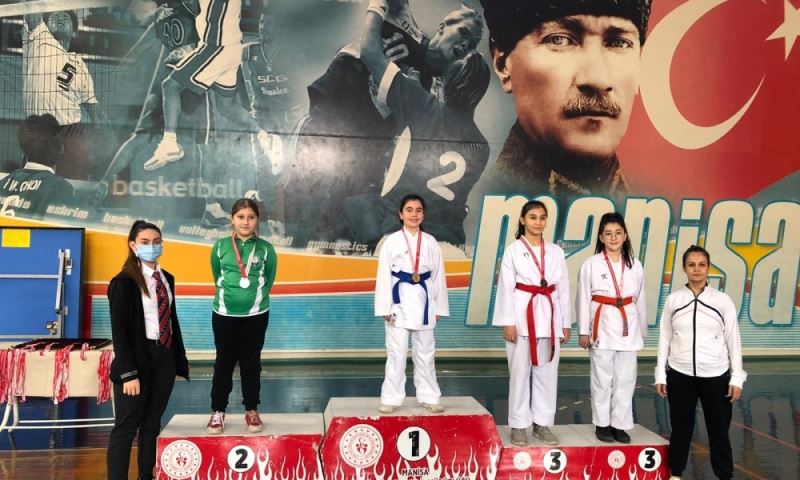 Karatecilerimiz Okul Sporları Müsabakalarında Madalyaları Topladı