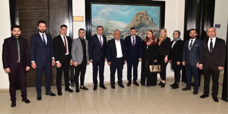 UYGUR VE YÖNETİMİNDEN ZEYBEK BAŞKAN´A ZİYARET