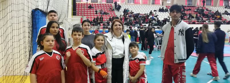 KİCK BOKSTA MADALYAYA DOYMUYORUZ