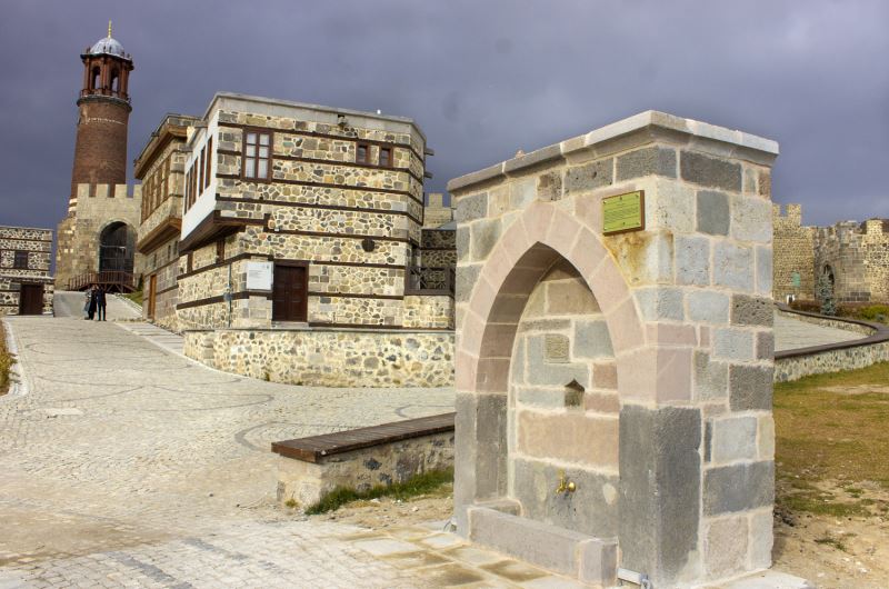 BÜYÜKŞEHİR ECDAT YADİGÂRI ÇEŞMELERİ BAŞTAN AŞAĞI RESTORE EDİYOR
