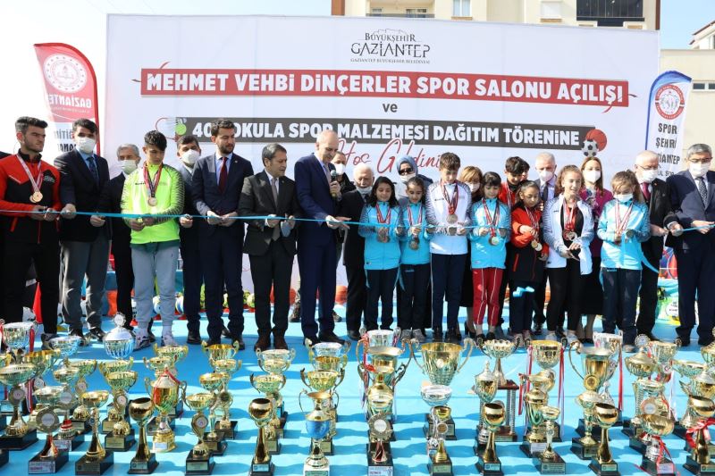 MEHMET VEHBİ DİNÇERLER SPOR SALONU’NUN RESMİ AÇILIŞ TÖRENİ GERÇEKLEŞTİ