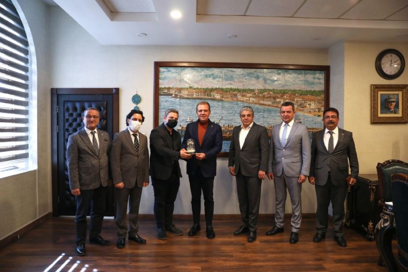 Mersin Büyükşehir Personeli, Geri Dönüşümden Büyükşehir Logosunun Olduğu Fanus Yaptı