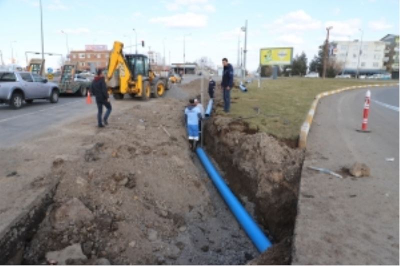 Mahabad Bulvarında yağmur suyu hattı deplase edildi