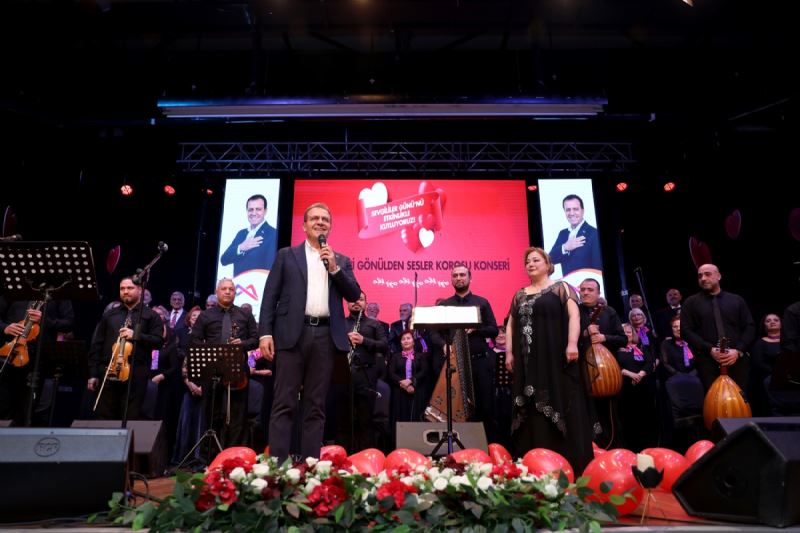 Başkan Seçer Ve Meral Seçer, Emekli Evi’nin ‘Gönülden Sesler Korosu Konseri’ni Dinledi