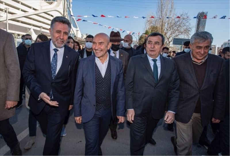 Türkiye’nin en büyük tam otomatik otoparkı İzmir’de açıldı