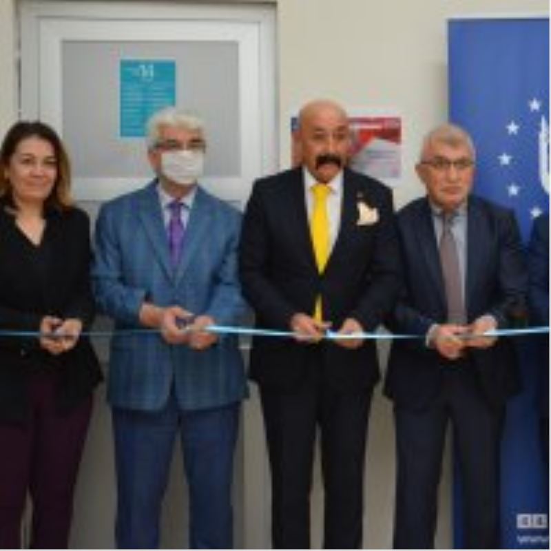 Çocuklar sınıfta, anneler iş başında