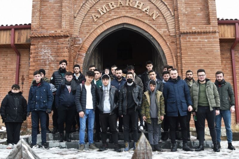 Öğrenciler Akdağ’da kayak keyfi yaptı