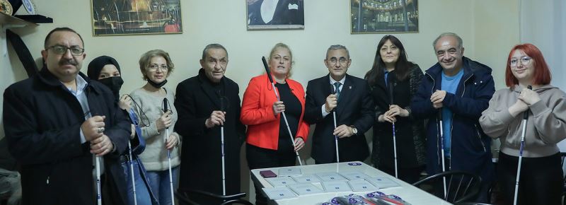 GÖRME ENGELLİLERE BEYAZ BASTON