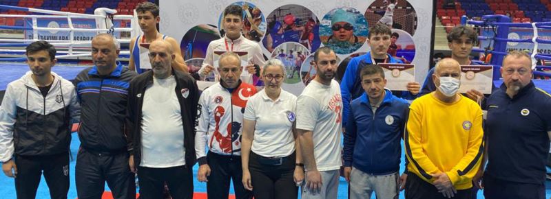 GENÇ BOKSÖRLERDEN MADALYA