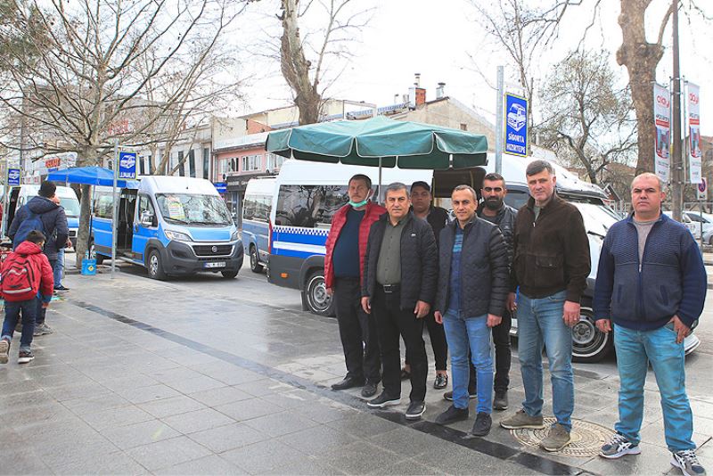 Minibüsler Gar Meydanı’na alındı, esnafın ve vatandaşın yüzü güldü