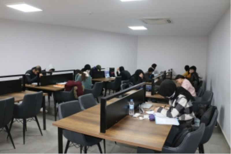 İLKOKULDAN ÜNİVERSİTE MEZUNLARINA KADAR HERKES BU KÜTÜPHANE VE BİLGİ EVLERİNDE