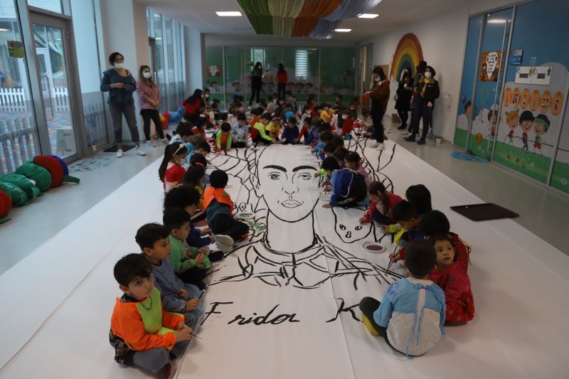 Büyükşehir’in minik öğrencilerden dev Frida Kahlo portresi