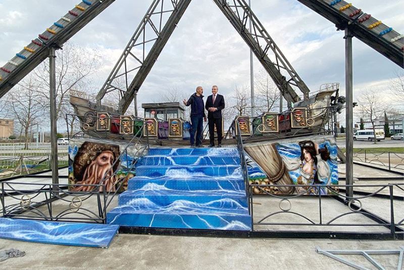 Şehrin yeni lunaparkı Sakarya Park’ta hızla yükseliyor