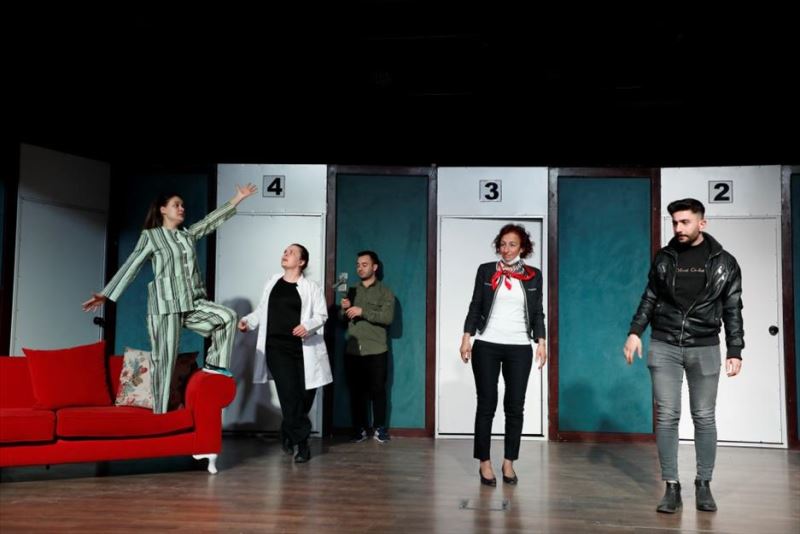 Deliler Evi Sahne İçin Gün Sayıyor