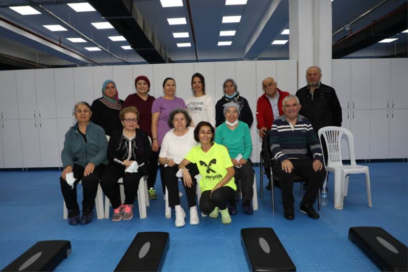 Parkinson hastaları ASFİM’de yeniden hayata bağlanıyor     Hem spor yapıyor hem de sosyalleşiyorlar